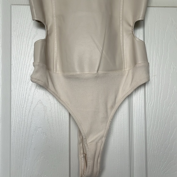 HEARTLOOM | Abby Bodysuit Sz S - Picture 5 of 8